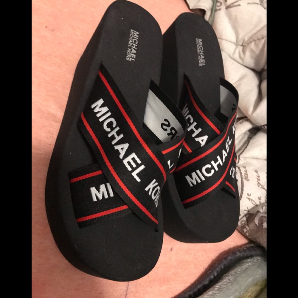 Michael kors brand new wedge sandal foam 9